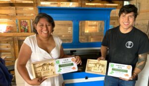 Fabrican juguetes ecológicos con deshechos de madera en Tarapacá