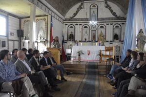 En su primera visita al archipiélago Ministro de Economía destacó el Programa Territorial Integrado Iglesias Patrimoniales de Chiloé