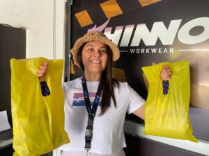 Arica y Parinacota: Emprendedora está “vistiendo” a las y los surfistas del Olas Pro Tour