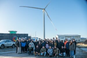 Estudiantes de educación superior de Magallanes concluyen programa Emprende Negocios Renovables con visita a la planta HIF Haru Oni