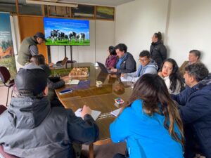 Representantes de Ecuador y Cooperación Alemana visitan la Región de Los Lagos para fortalecer la colaboración en los sectores de carne y leche